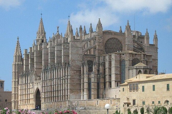 Palma De Mallorca Guided Tour With Hotel Pick up - Key Points