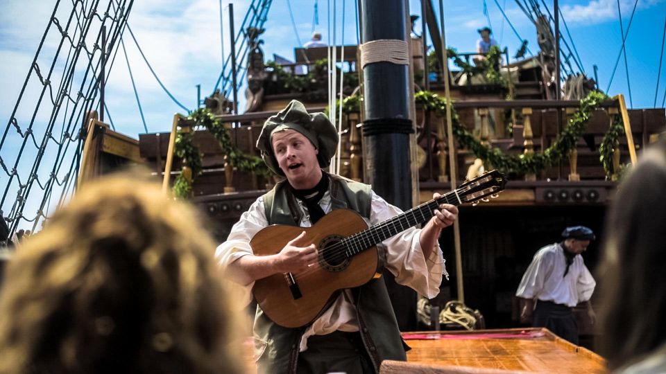Panoramic Galleon Cruise With a Live Show at Sunset - Key Points
