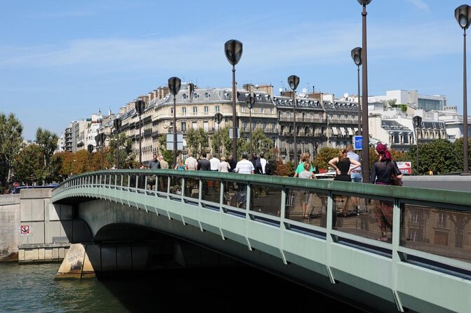 Paris Boat Tour With Audioguide - Key Points