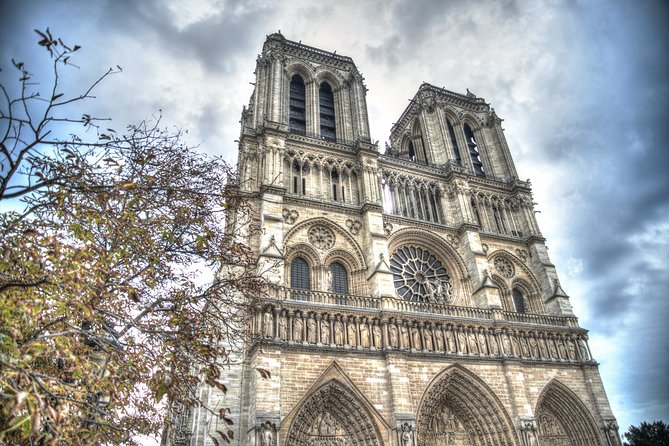 Paris First Time Private Tour With Notre Dame, Montmartre & Arc De Triomphe - Key Points