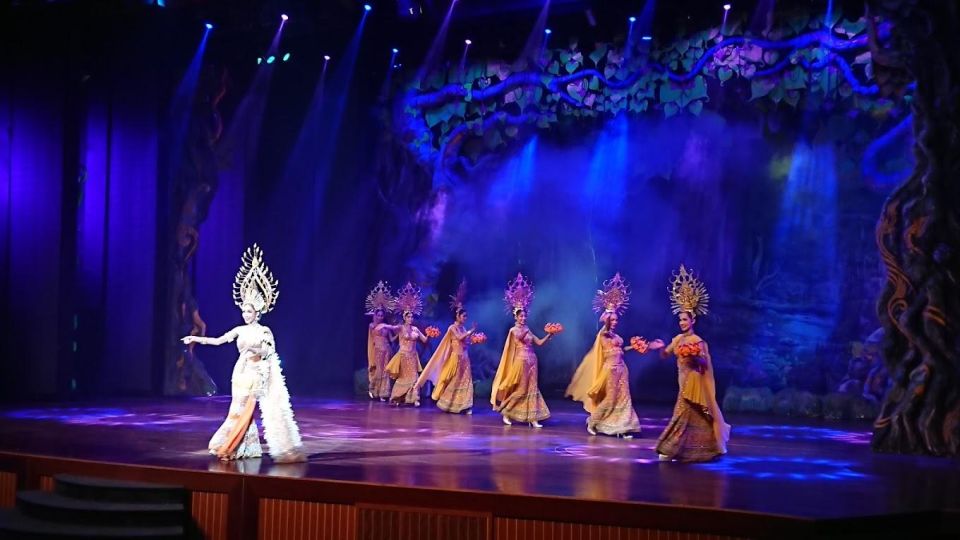 Pattaya: Alcazar Cabaret Show VIP Seat With Private Transfer - Key Points