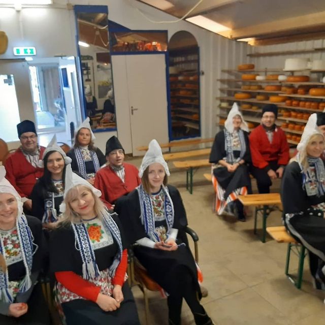 Picture in Volendam Costume With Cheese and Clog Tour - Key Points