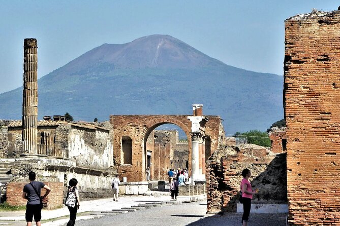 Pompeii Walking Tour With an Archaeologist - Key Points