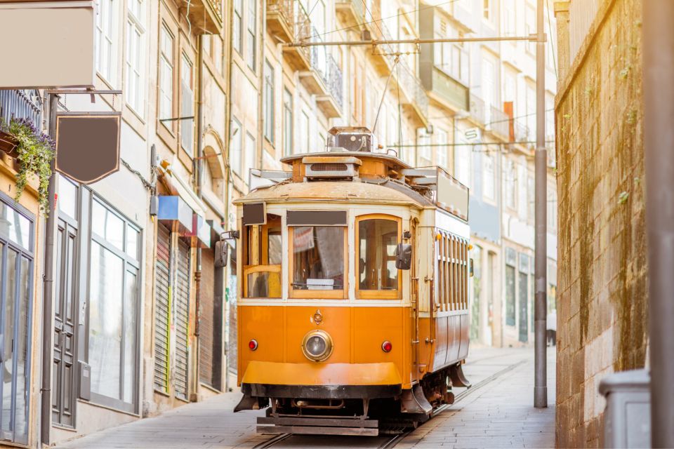 Porto: City Exploration Smartphone Game - Key Points