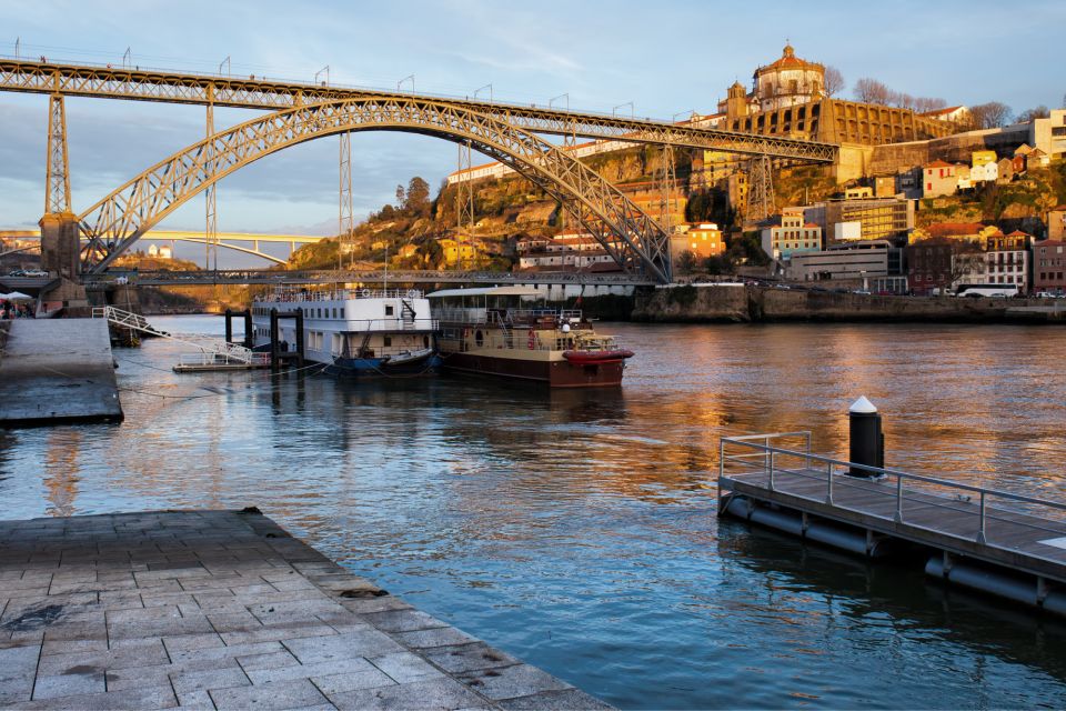Porto: First Discovery Walk and Reading Walking Tour - Key Points