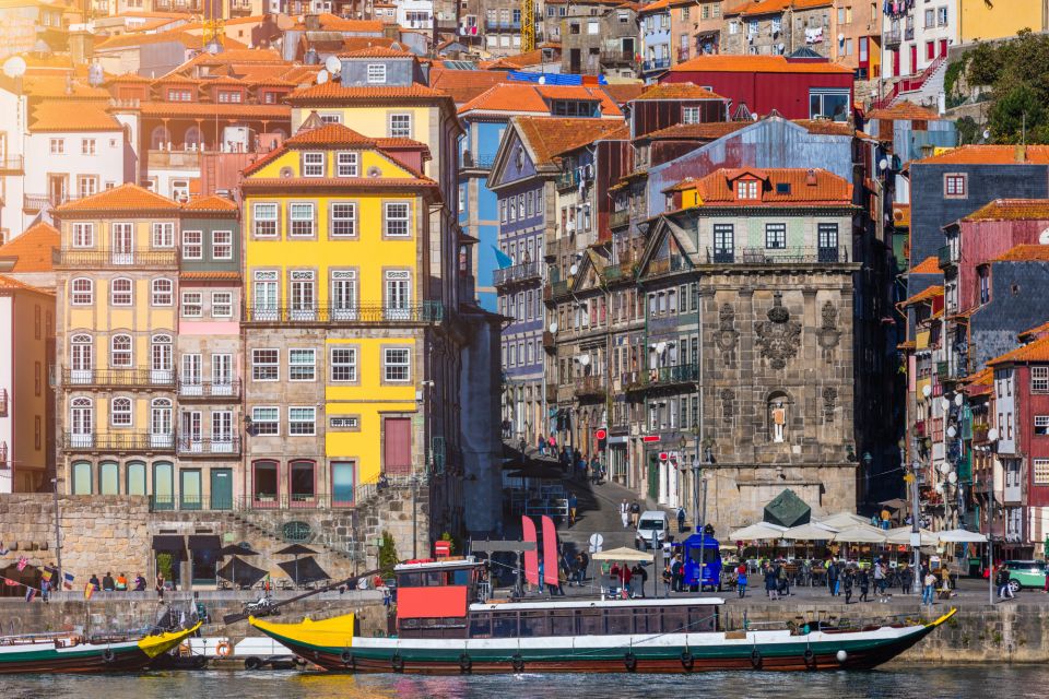 Porto: Highlights Self-Guided Scavenger Hunt and City Tour - Key Points