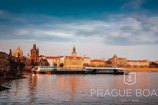Prague Boats 3-hour Dinner Cruise - Key Points