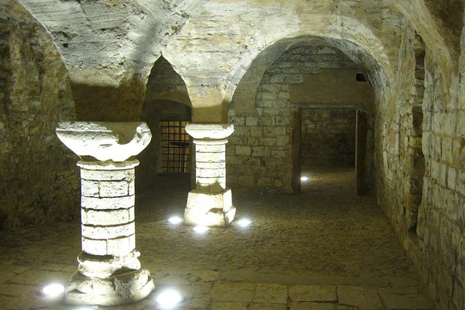 Prague Oldtown, Medieval Underground and Dungeon Historical Tour - Key Points