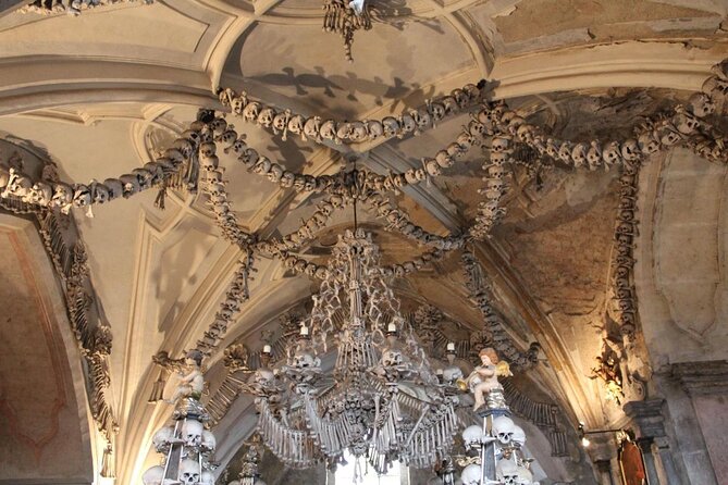 Prague to UNESCO Kutna Hora and Ossuary Guided Tour With Transfer - Key Points