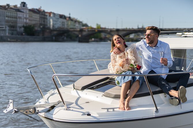 Prague VIP Yachtboat SPEED Cruise With Unlimited Beer or Prosecco - Key Points