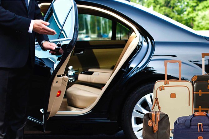 Private Arrival Transfer From Airport to Quito - One Way - Key Points