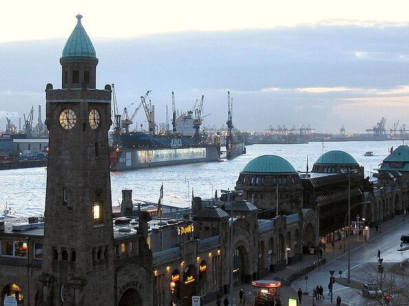 PRIVATE BOAT TOUR Through the Port of Hamburg - Key Points