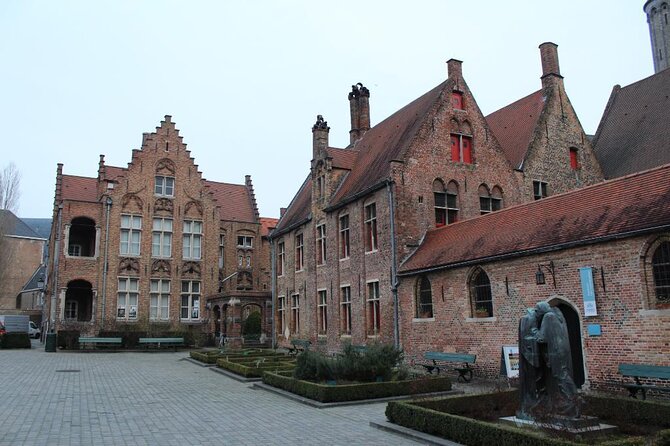 Private Bruges' Iconic Sites and Chocolate Tasting Tour - Key Points
