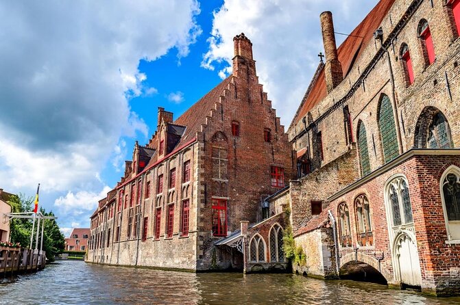 PRIVATE City Kickstart Tour With Locals: Bruges Private Experience - Key Points