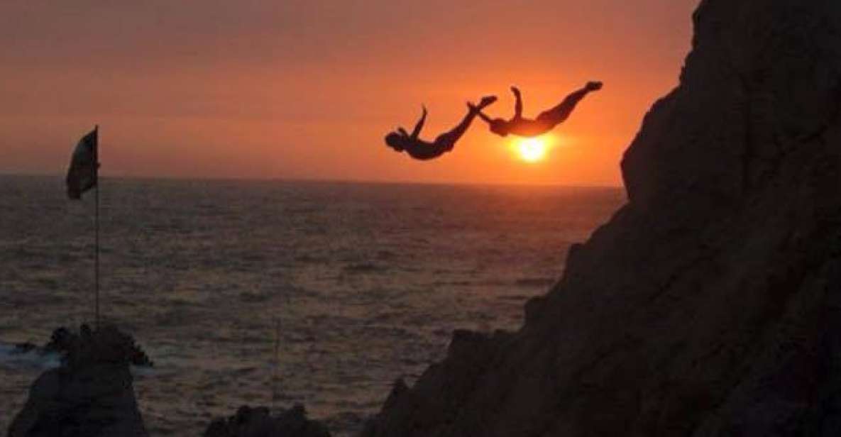 *Private Cliff Diver Show W/Dinner 2 Drinks 1 Sunset Drink - Key Points