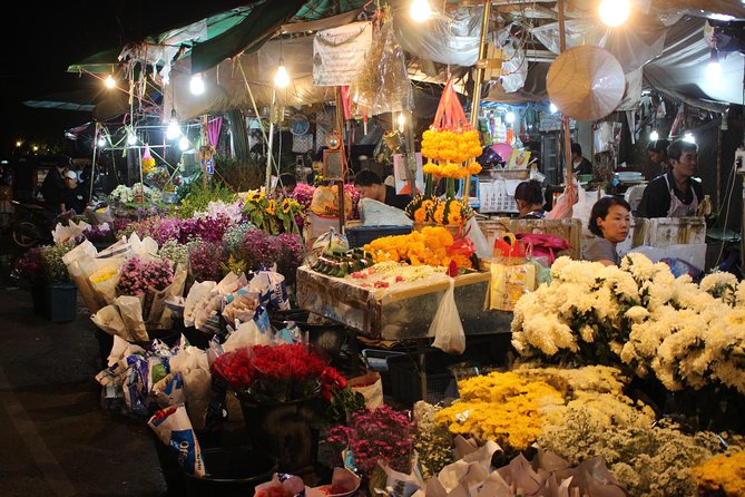 Private Evening! Crisscross Chiang Mais Night by the Classic Tuk Tuk - Highlights of the Private Evening Tour