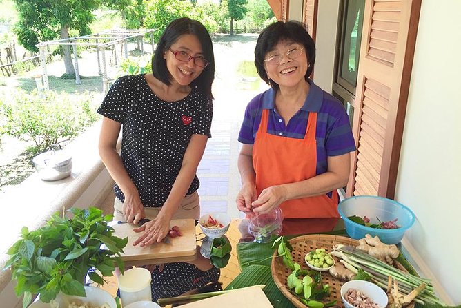 Private Home Cooking Lesson in Hosts Garden Outside Bangkok - Key Points