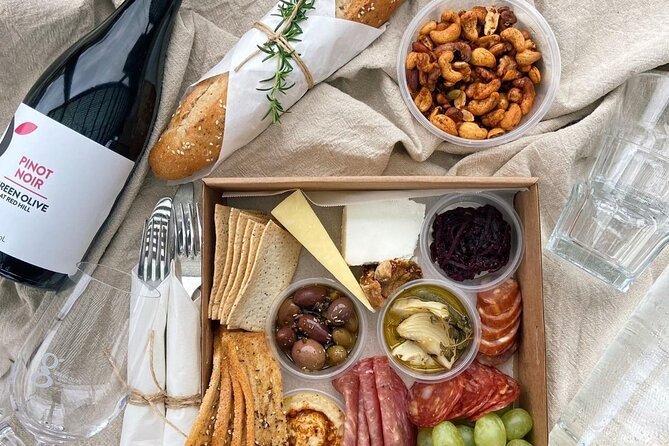 Private Mornington Farm Picnic for Two Adults - Key Points