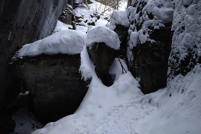 Private Nottawasaga Bluffs Caves Snowshoe/Crampons, Creemore Area - Key Points