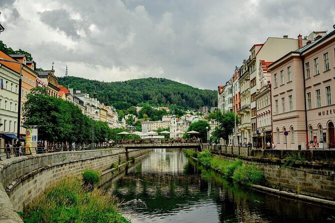 Private Photo Session With a Local Photographer in Karlovy Vary - Key Points