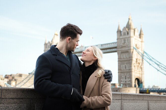 Private Professional Photoshoot Outside Tower Bridge in London - Key Points