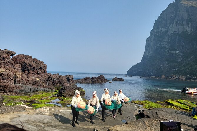 Private Round Trip Woman Diver Performance in Jeju Island - Key Points