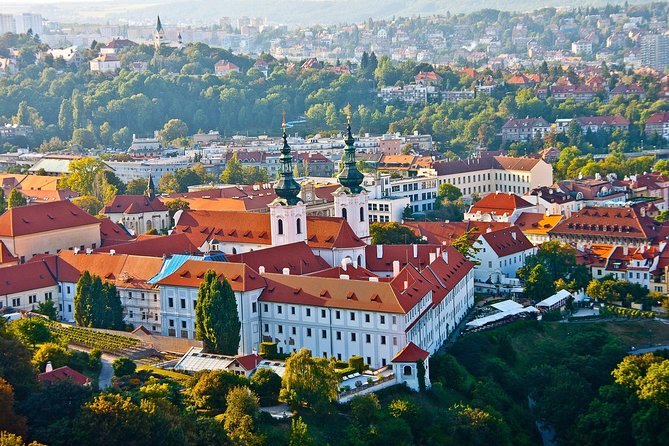 Private Scenic Transfer From Frankfurt to Prague With 4h of Sightseeing - Key Points