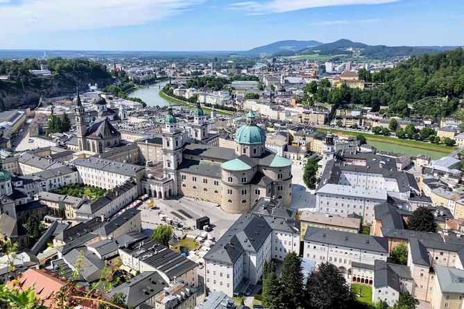 Private Scenic Transfer From Prague to Salzburg With 4h of Sightseeing - Accessibility and Amenities