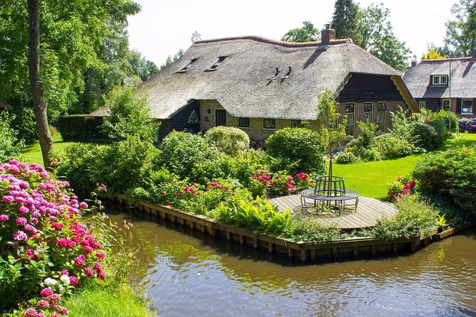 Private Self Guided Walking Tour in Giethoorn With Your Phone - Key Points