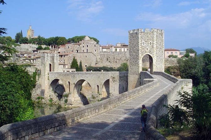 Private Three Medieval Towns Tour Local Lunch From Barcelona - Key Points