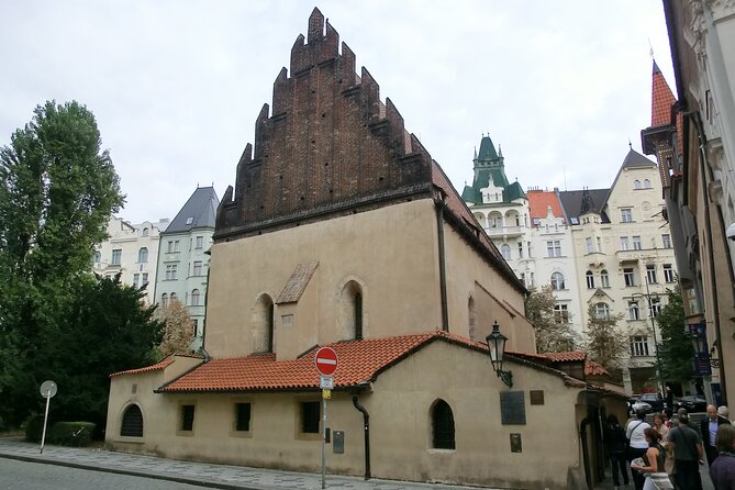 Private Tour of the Jewish Museum With Synagogues and Cemetery - Key Points