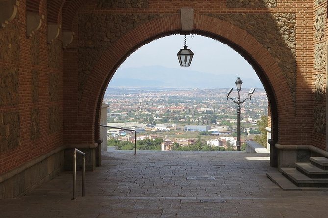 Private Tour Poblet & Priorat Monastery - Hotel Pick up From Salou/Tarragona - Key Points