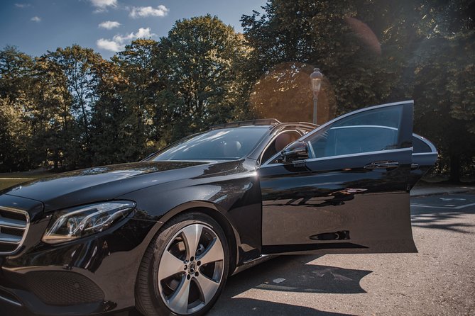 Private Transfer From BRU Airport to BRUges With Luxury Limousine 3 Pax - Key Points