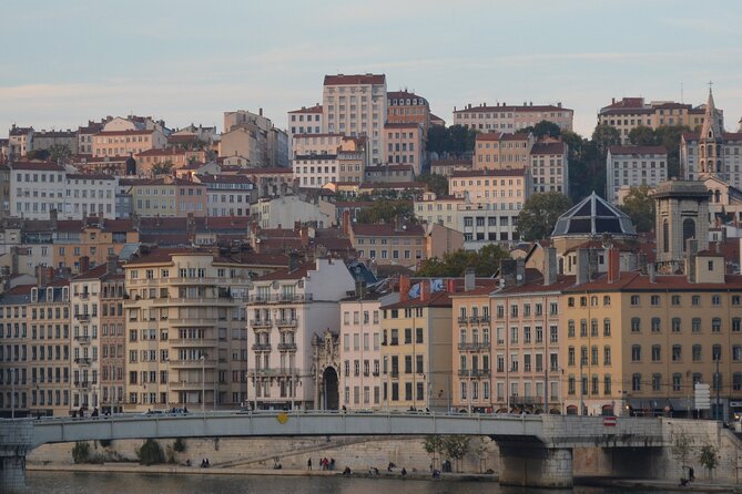 Private Transfer From Marseille To Lyon With a 2 Hour Stop - Key Points