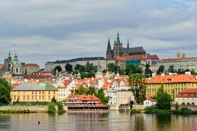 Private Transfer From Munich to Prague in a Luxury Car - Key Points