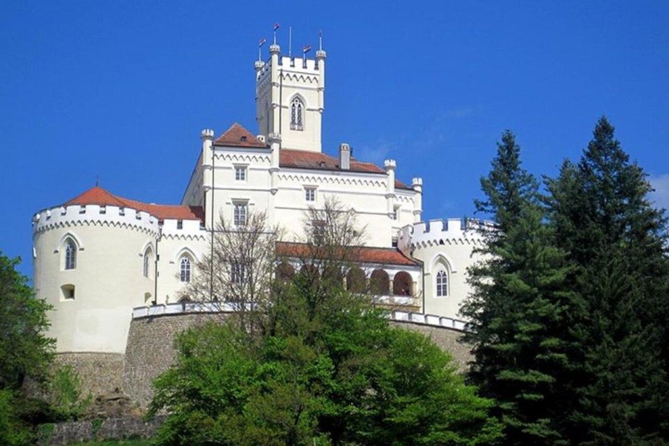 Private VaražDin and TrakošćAn Castle Tour - From Zagreb - Key Points