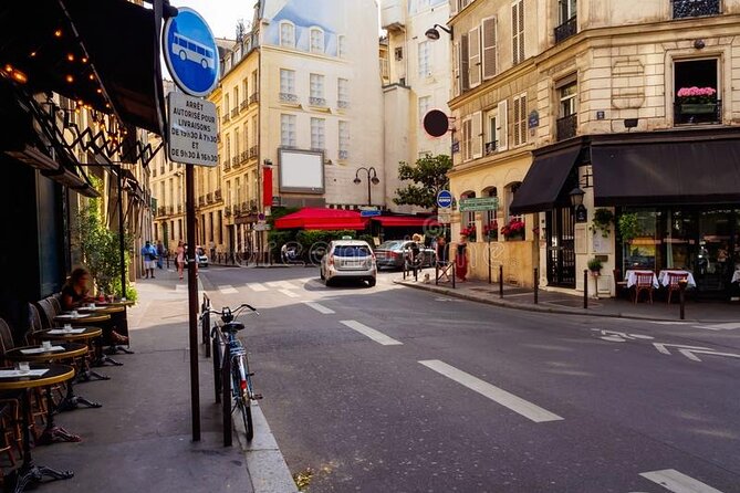 Private Walking Tour of "Montmartre" Area in Paris - Key Points