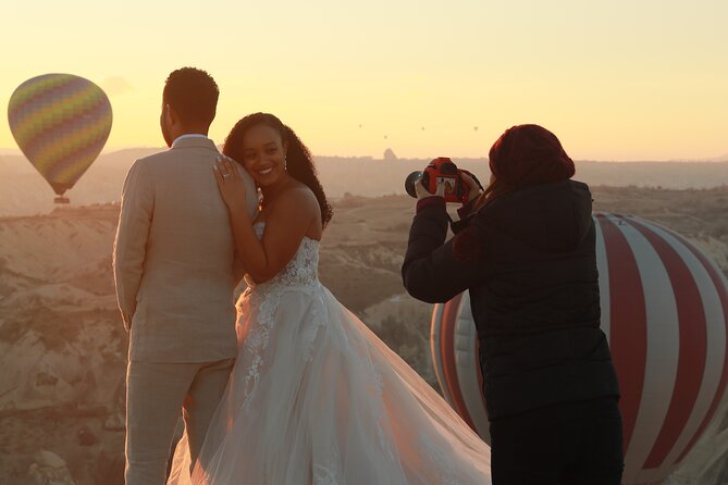 Professional Photo Shoot With Hot Air Balloons in Cappadocia - Key Points