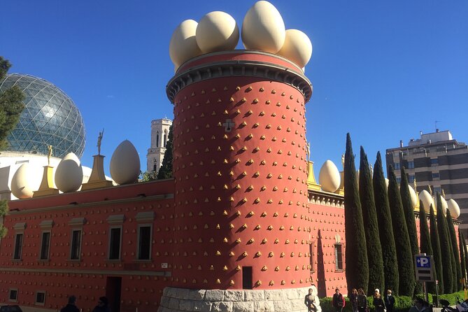 Round-Trip Transfer: Dalí Museum in Figueres & Púbol With Lunch - Key Points