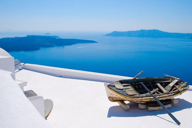 Royalty Romance in Santorini - Key Points