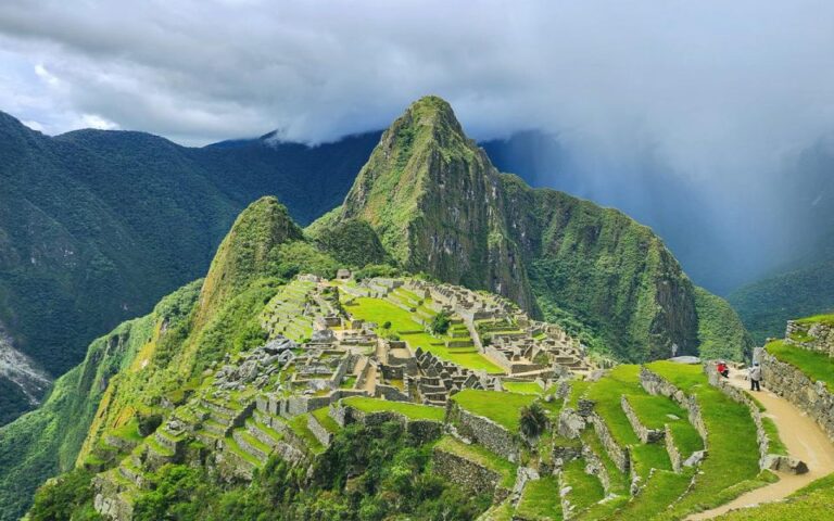 Sacred Valley, Machu Picchu & Rainbow Mt Tour 3 Days