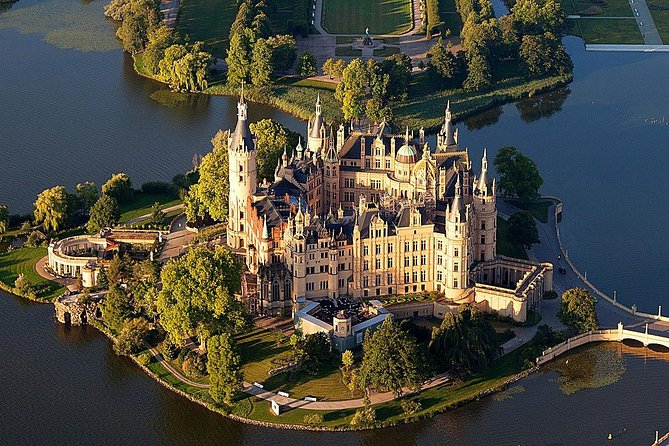 Schwerin Castle Museum Walking Tour - Key Points