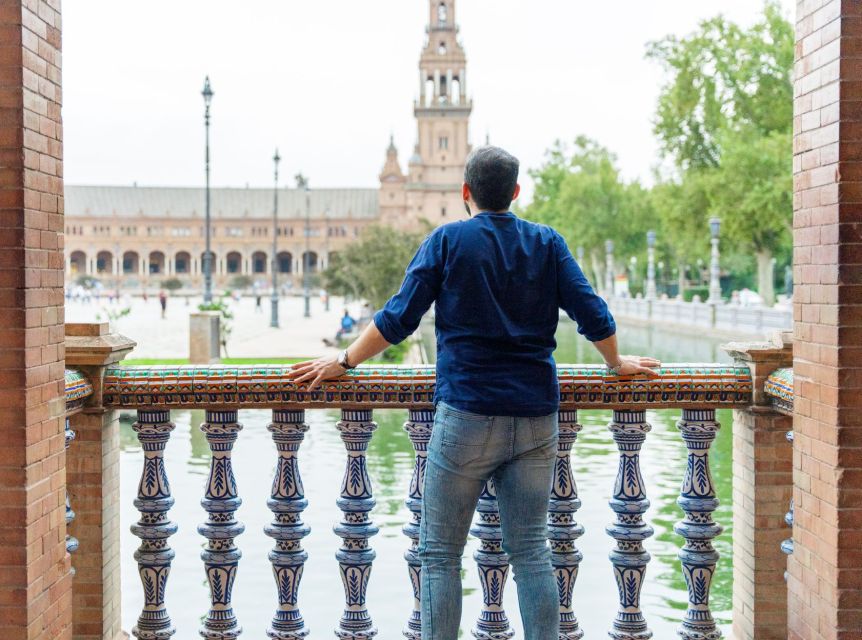 Seville: Professional Photoshoot at Plaza De España - Key Points