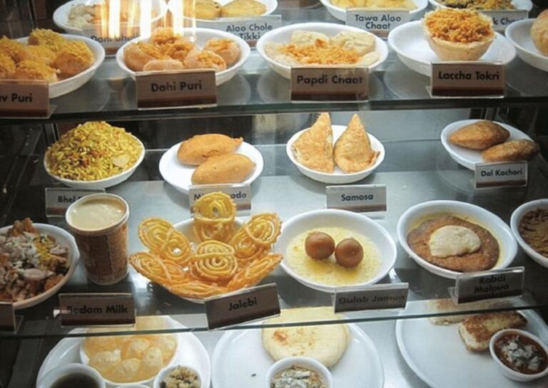 Shimla Street Food Crawl (2 Hours Guided Food Tasting Tour)