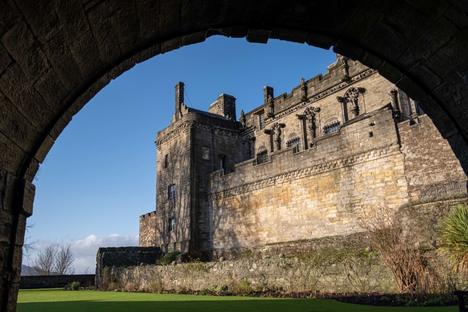 Stirling Castle: Skip-the-Line Guided Tour in Spanish - Key Points