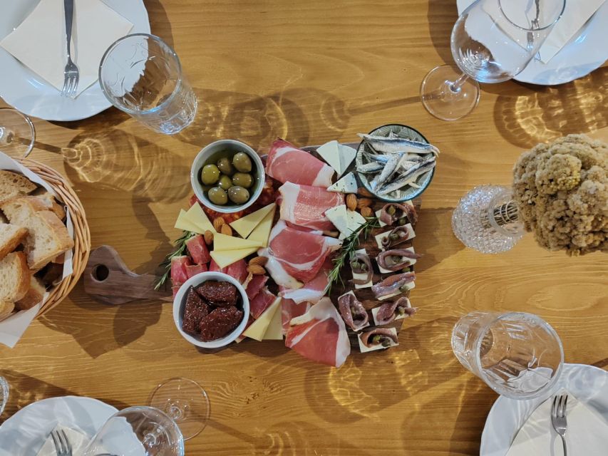 Ston's Bite of Delight: Škurla Winery's Wine & Snack - Key Points