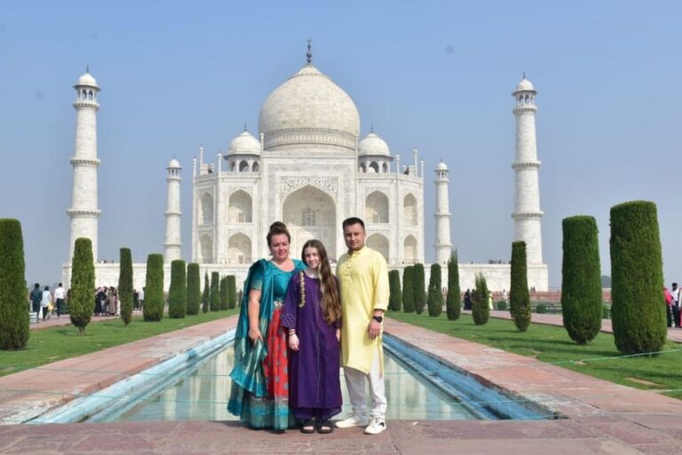 Sunrise Taj Mahal and Agra Fort Half-Day Tour With Transfer