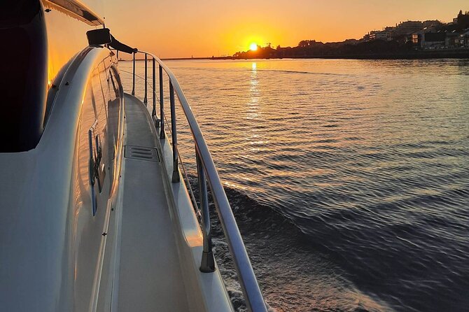 SUNSET EXPERIENCE 3H - Private Yacht Tour in the City of Porto - Key Points