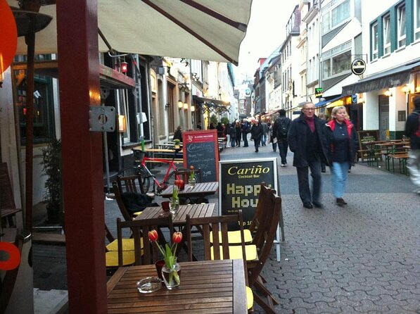 The Altbierpanscher - an Interactive Puzzle Tour Through the Old Town of Düsseldorf - Key Points