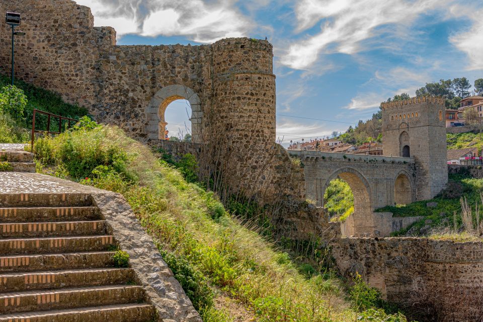 Toledo: Private Walking Tour With a Local Guide - Key Points